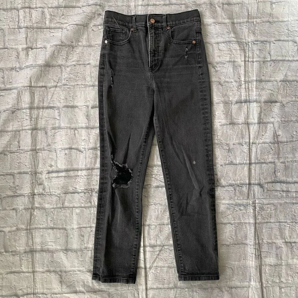 Express women 2R slim super high rise distressed ripped jeans black